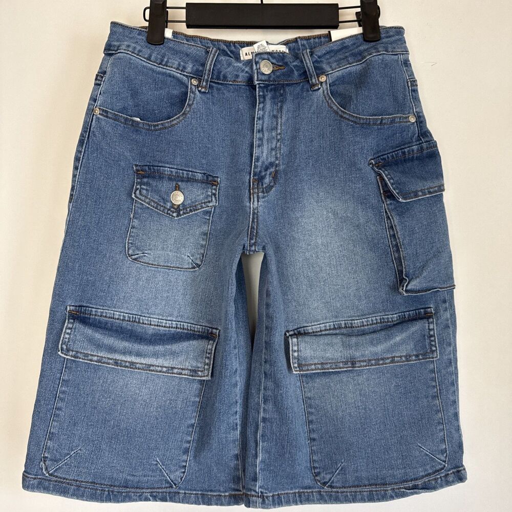 NWT WOMAN'S ALMOST FAMOUS SHORTS SIZE 5 JUNIORS Skater Shorts Jorts